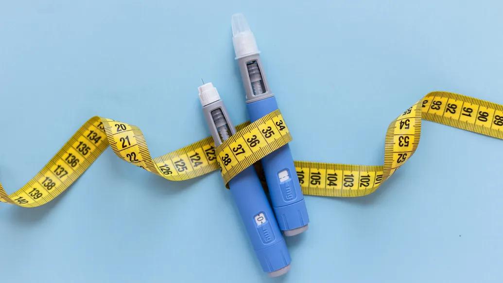 GLP-1 injectors with measuring tape