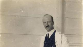 1921