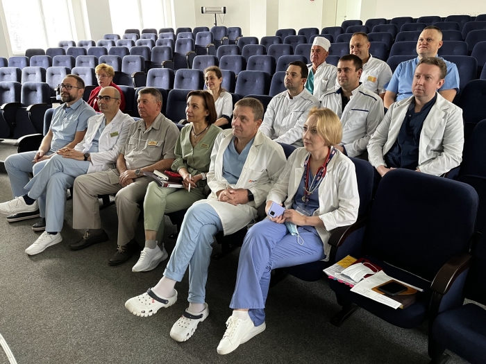 A group of people listening to a lecture in a lecture hall