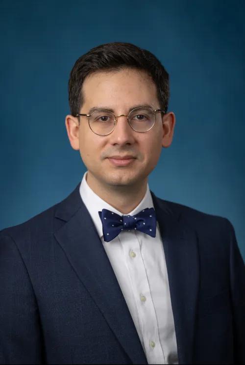 Portait of man in glasses 