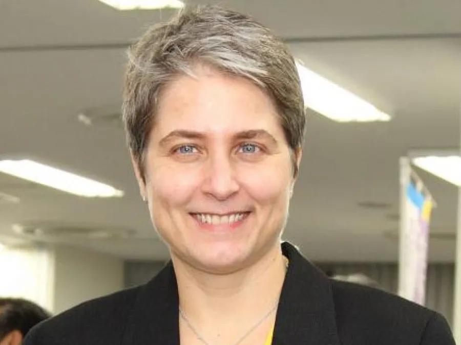 headshot of carol elias