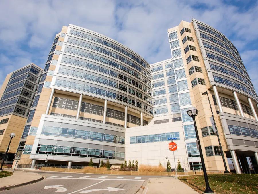 Ground-view of Mott and Voigtlander Hospital
