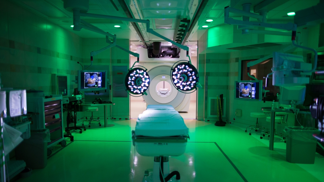 empty iMRI operating room in green light 