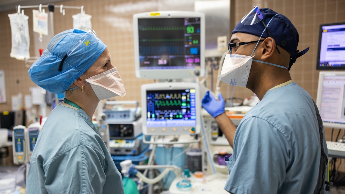 Doctors stand in the operating room and discuss the patient vitals and medicines for anesthesiologists 