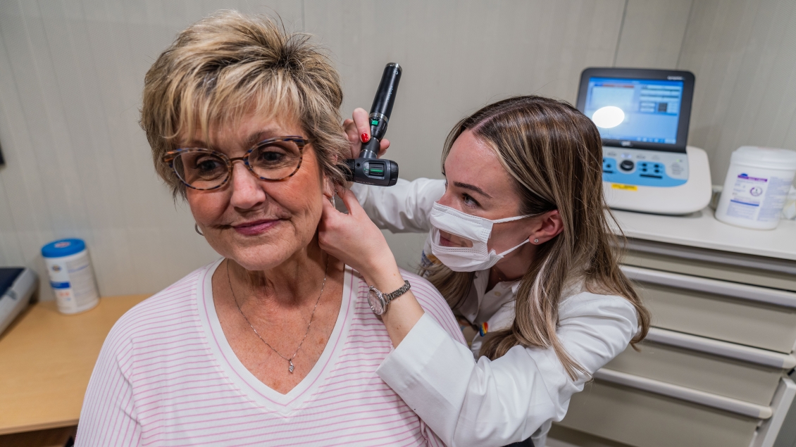 A female patient gets an ear examined