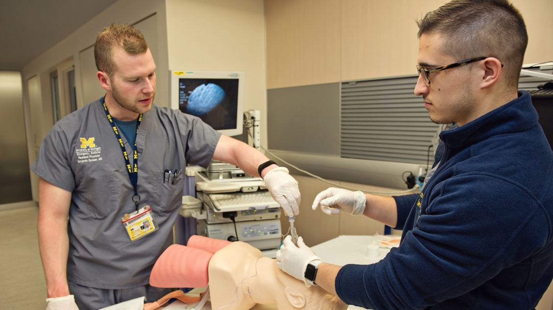 residents using medical tools in simulation 