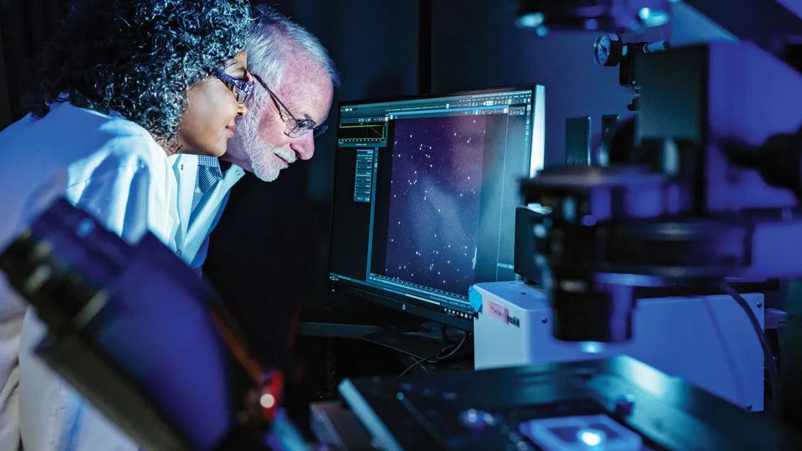 Drs. Sunitha Nagrath and Max Wicha in their lab