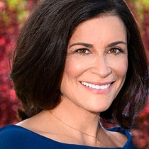 julie halpert bio photo
