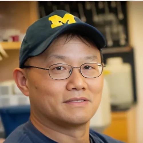 Billy Tsai headshot