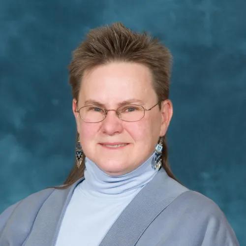 Sara Warber headshot