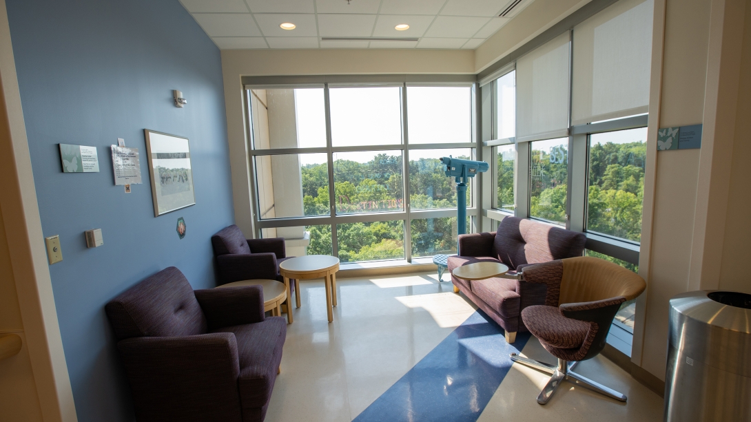 Patient and Family Lounge overlook ing the nearby Arboretum. 