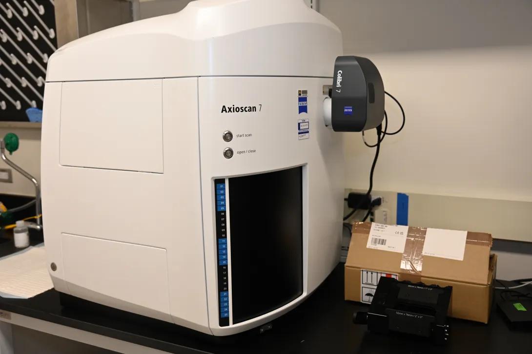 Image of the slide scanning microscope