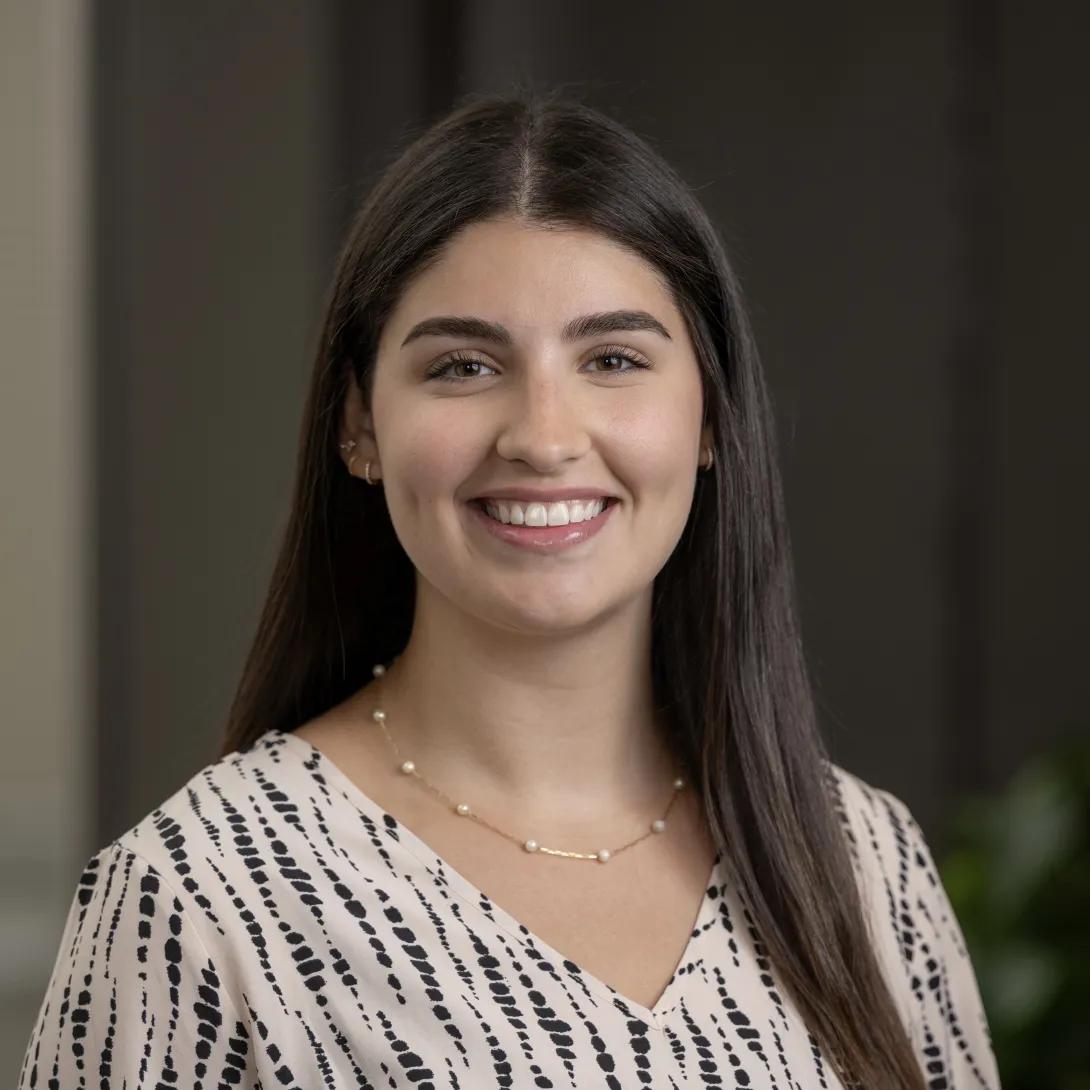 Yara Siegler Batista Marques Headshot