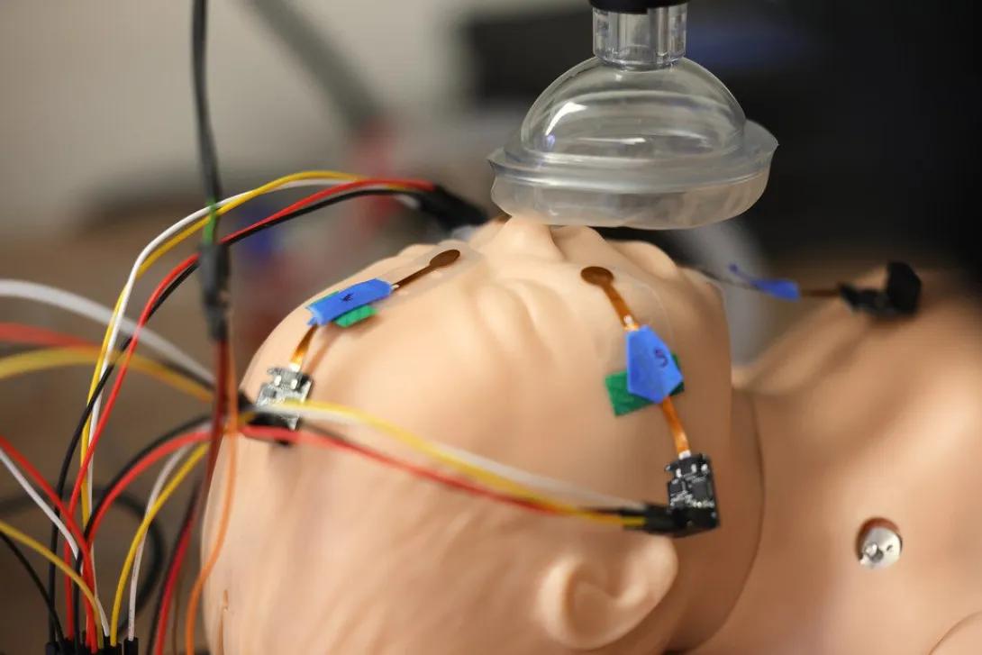 The positive pressure ventilation project is performed with simulated neonatal ventilation with an infant manikin.